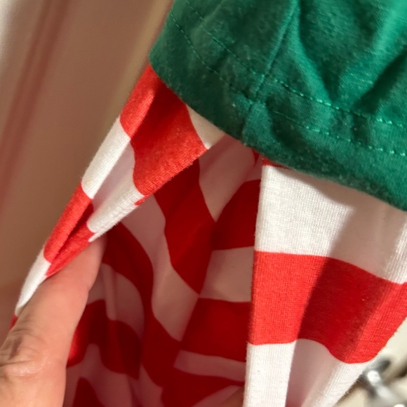 Christmas Elf Onesie Hooded Snap Front Red & Green | Unisex Age Size 11-12 - Picture 8 of 9